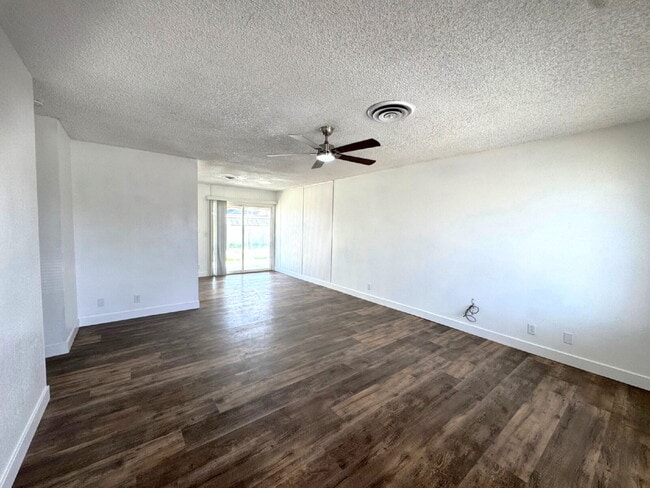 Photo - Freshly renovated 3 bed 2 bath single stor... Apartment