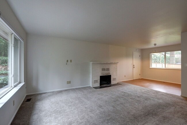 Photo - Classic Bellevue 3bd, 1.5ba Rambler Located in Perfect Enatai Location!