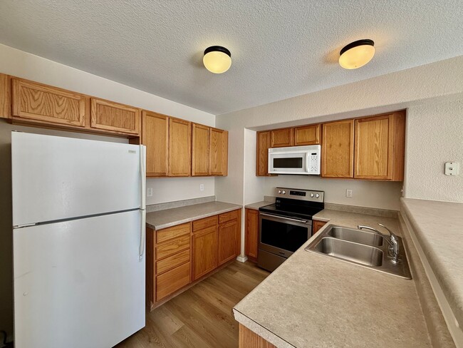 Photo - 3 Bedroom Townhome in a Convenient Location