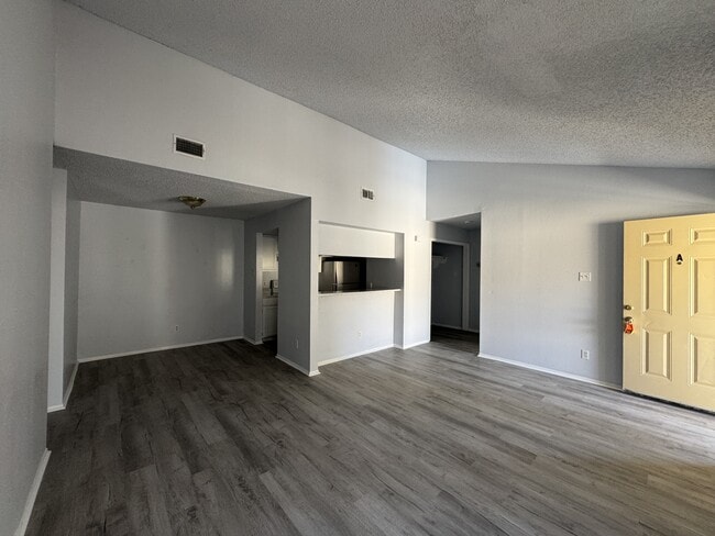 Photo - 2210 Capitan Dr