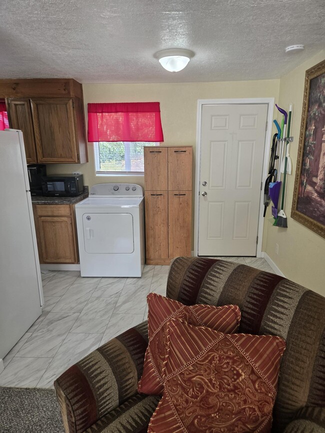 DOOR TO LARGE YARD - 1713 Anderson St