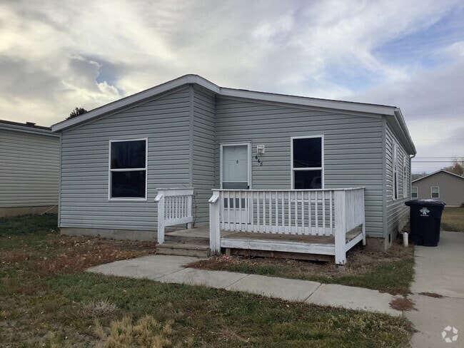 Building Photo - 3 bed, 2 bath Single Family Home