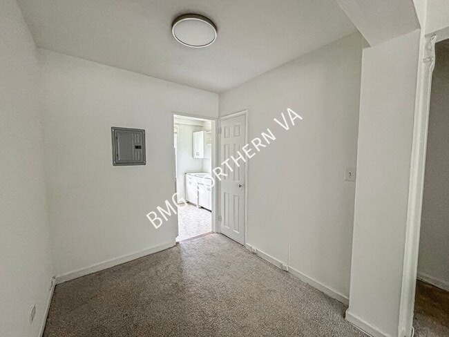 Photo - 214 N George Mason Dr