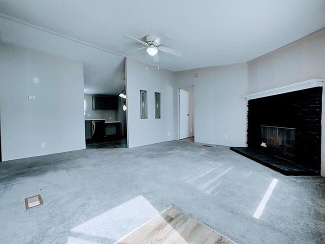 Photo - 220 Sunshine Dr