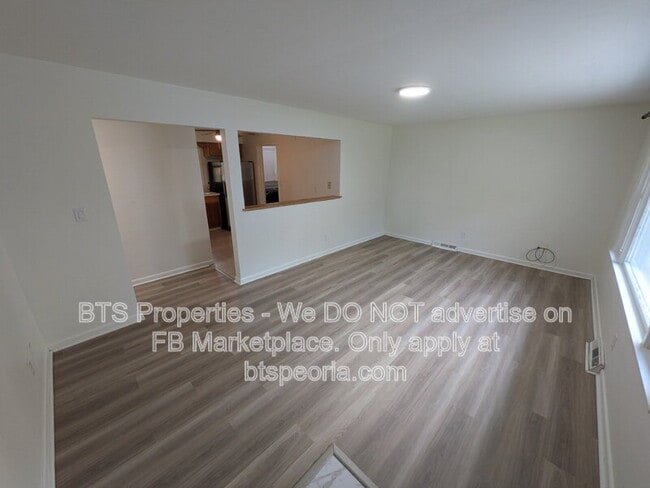 Photo - 622 W Laclaire Ln