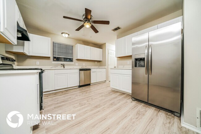 Photo - 1001 Country Ln
