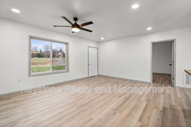 Photo - 225 Military Rd