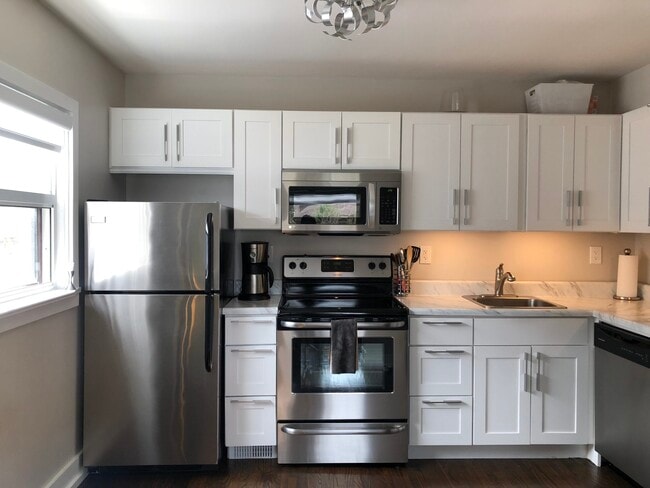 Photo - 597 Curzon Av