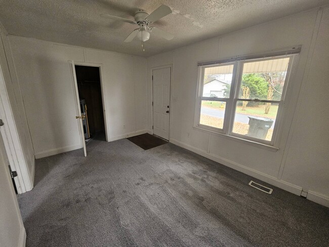 Photo - 752 Chalice St SW