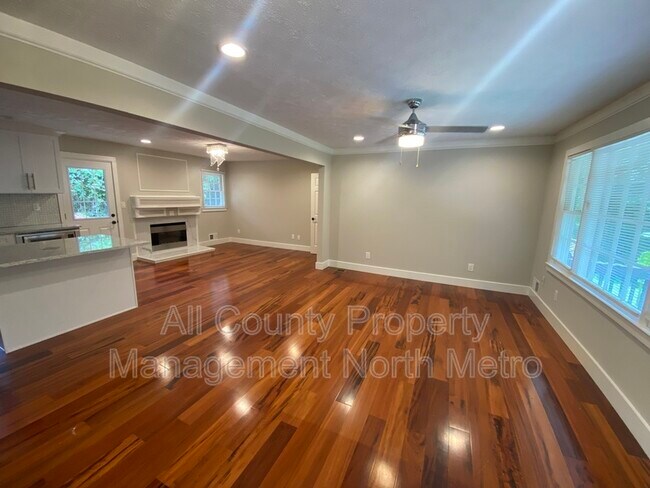 Photo - 105 Paris Ln