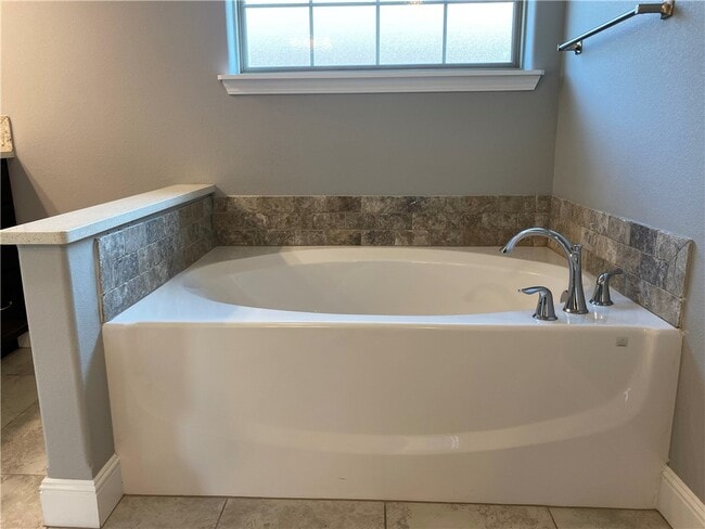 Photo - 3550 Macintosh Way