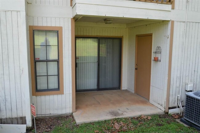 Photo - 1102 Greentree Ct