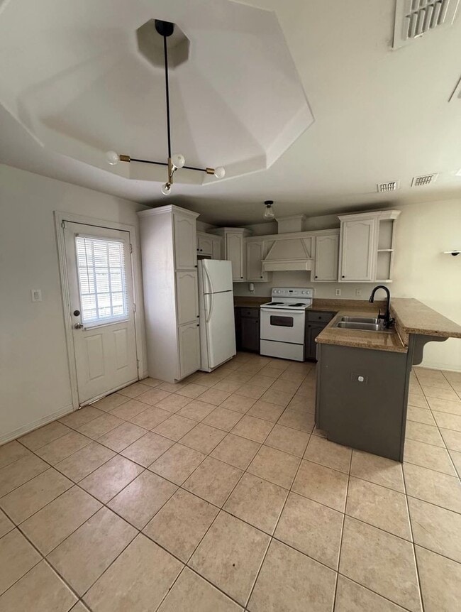 Photo - 1208 S Diplomat Dr Unit 1208 S Diplomat Dr