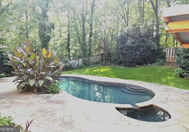 Photo - 615 Kings Rd