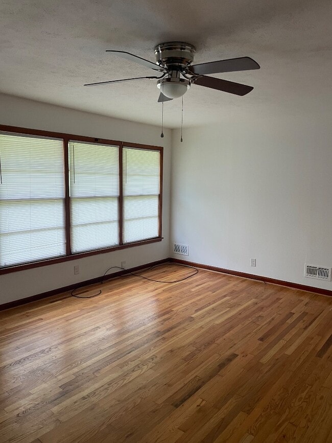 Photo - 1405 Woodland Dr House