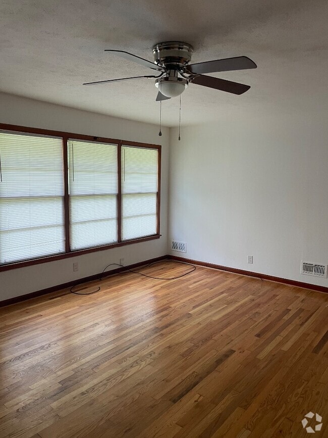 Building Photo - 1405 Woodland Dr Rental