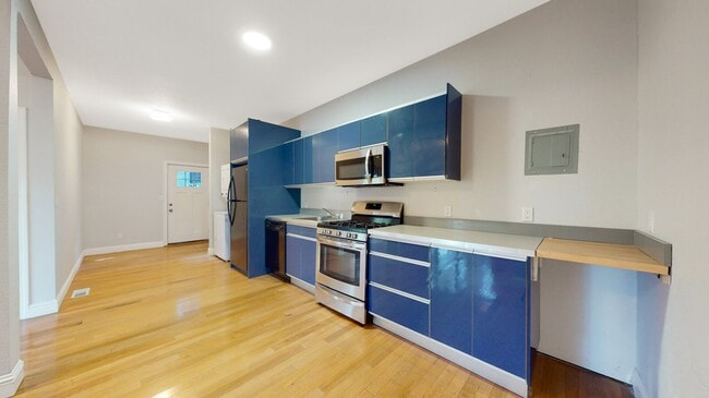Building Photo - 7099 Pinehaven Rd Unit 7097