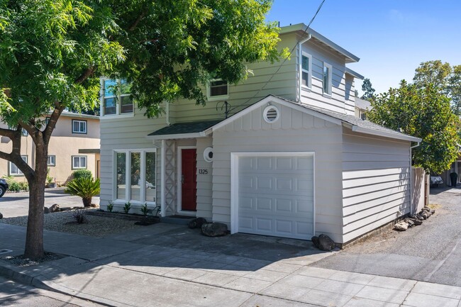 Fully renovated 2 Story Home in Downtown Napa - Fully renovated 2 Story Home in Downtown Napa