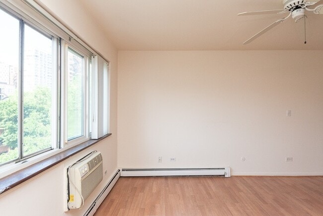 Photo - 663 W Grace St Unit 115