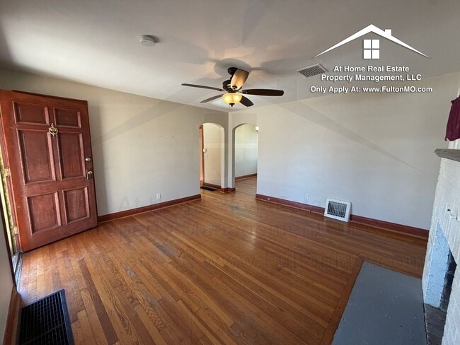 Photo - 707 Hollyhock Dr