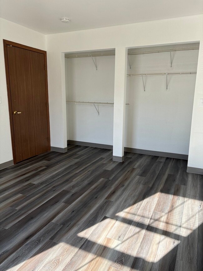 Building Photo - Hidden Glen