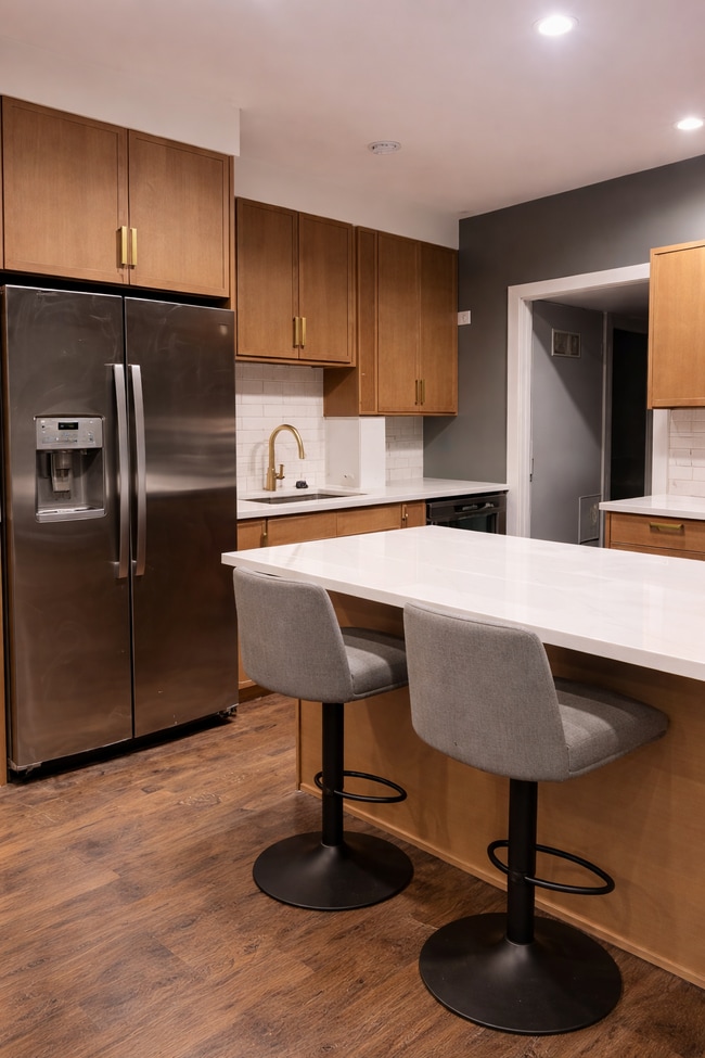 breakfast area - 1717 W Huron St Unit New