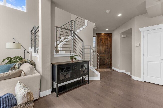 8117 Courtyard Loop