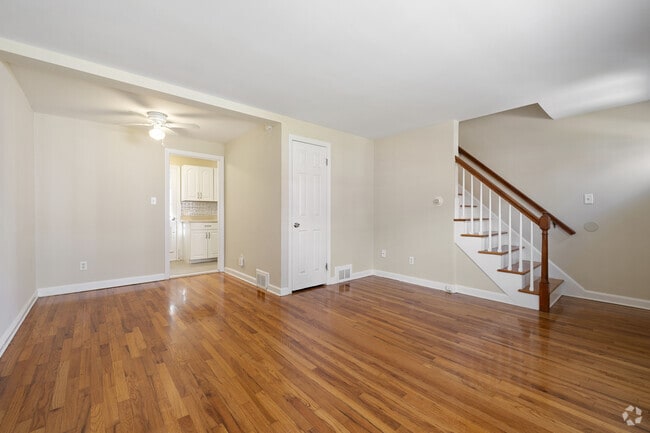 1BR, 1BA - 1,000SF - Dining Area and Living Room