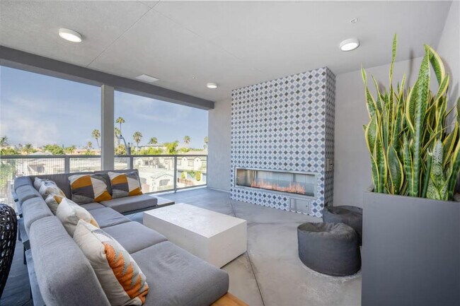 Photo - 4384 Iowa St Unidad ID1472544P