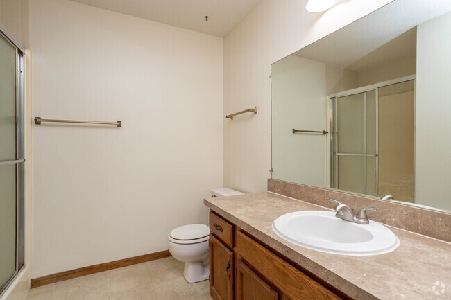 2BR, 2BA - 990SF