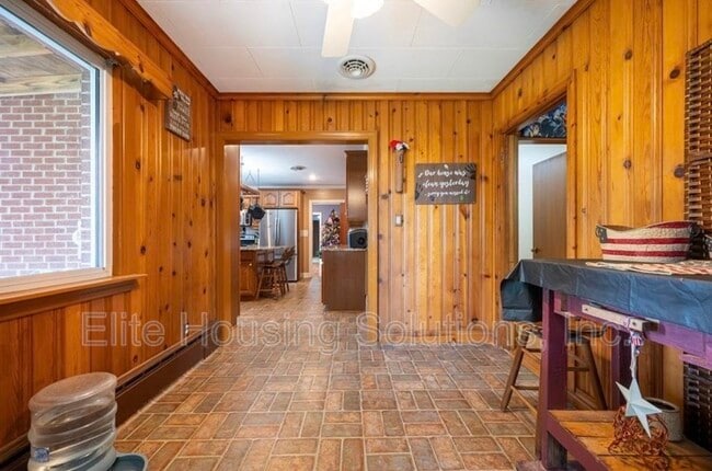 Photo - 290 W Ridge St