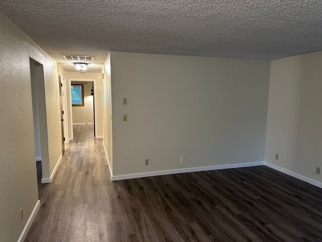 Photo - Beautiful 3 bedroom 2 bathroom house in a ...