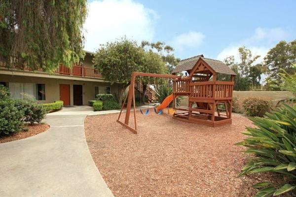 Photo - 555 Greenbrier Dr