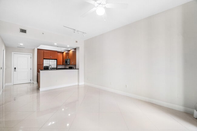 Building Photo - 701 S Olive Ave Unit 1010