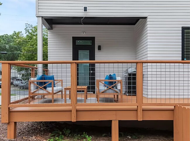 Photo - 3146 Rowena Ave