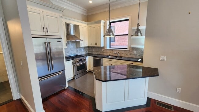 Building Photo - 778 E Broadway Unit 1