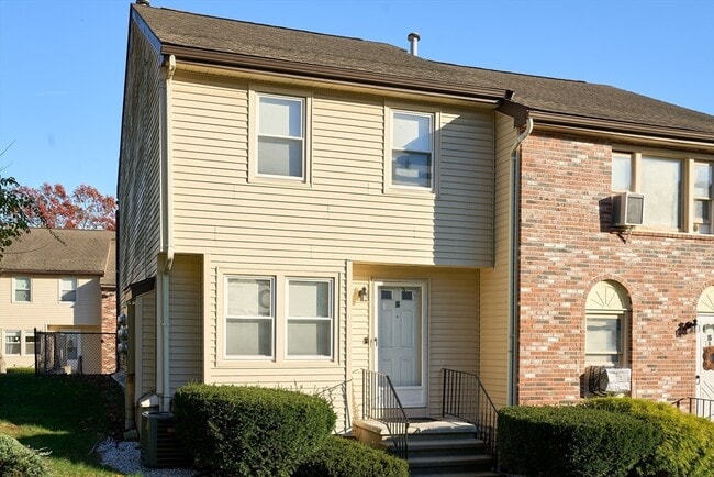 Building Photo - 3 Woodland St Unit 16