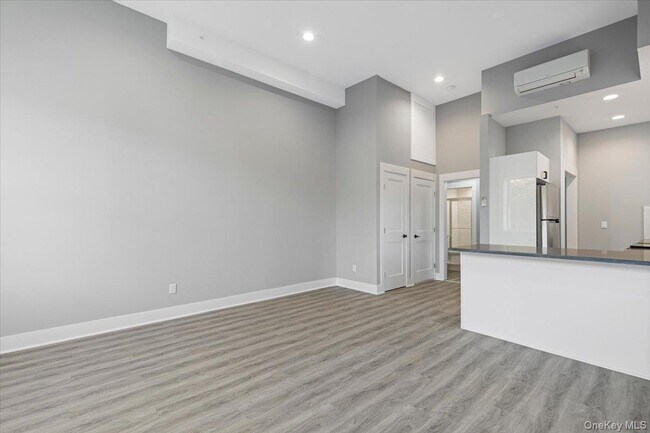 Photo - 47 Beekman Ave Unit 33