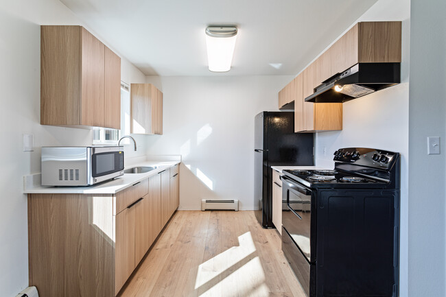 North Russell Apartments - North Russell Apartments