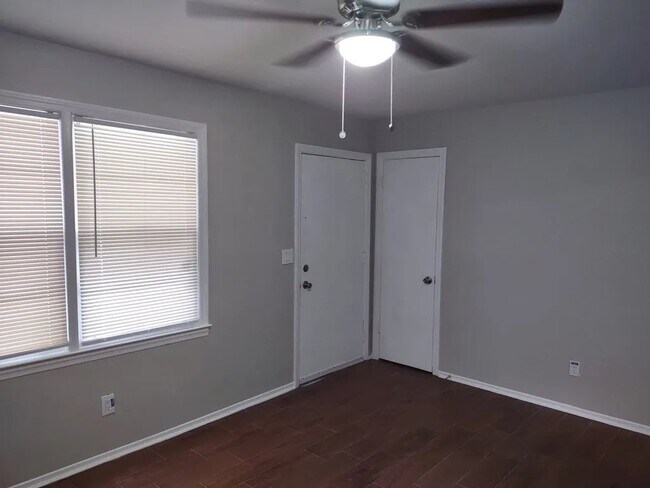 Photo - 4707 Wellborn Dr