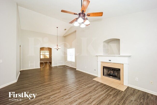 Photo - 207 Fairgrove Ln