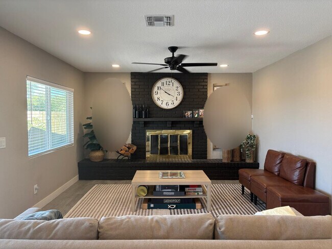 Photo - 2902 W Straford Dr