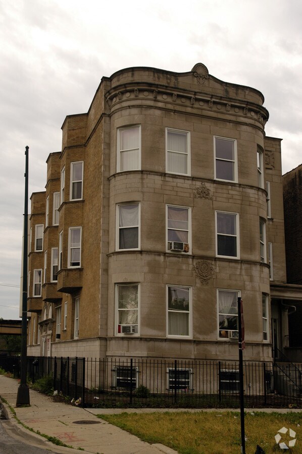 Photo - 5901 S Prairie Ave