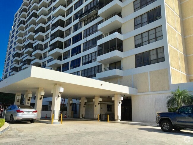 Building Photo - 600 Three Islands Boulevard Unit 1418 Rental