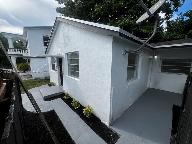 Photo - 1601 NW 50th St Unidad 2