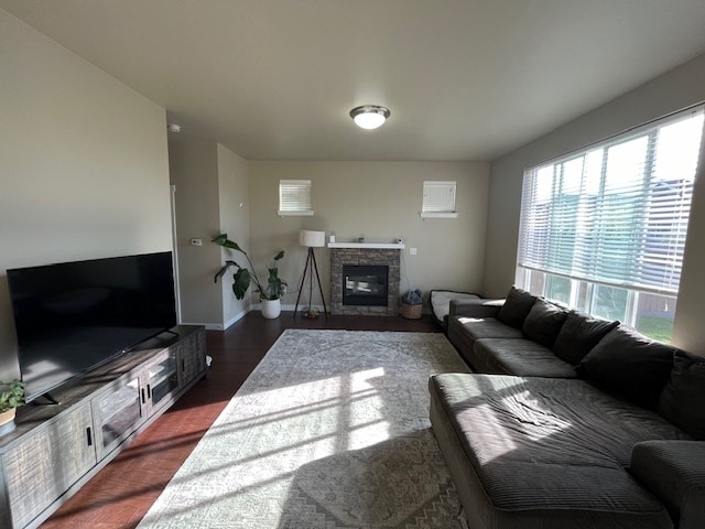 Sala de estar - 4753 Hadley St