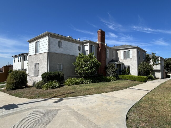 Building Photo - 4504 W 61st St Unit 4