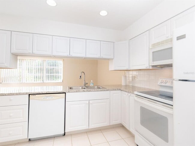Photo - 1609 E Cypress Point Dr