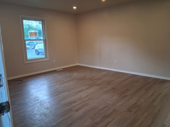 Photo - SINGLE HOUSE FOR RENT $2000