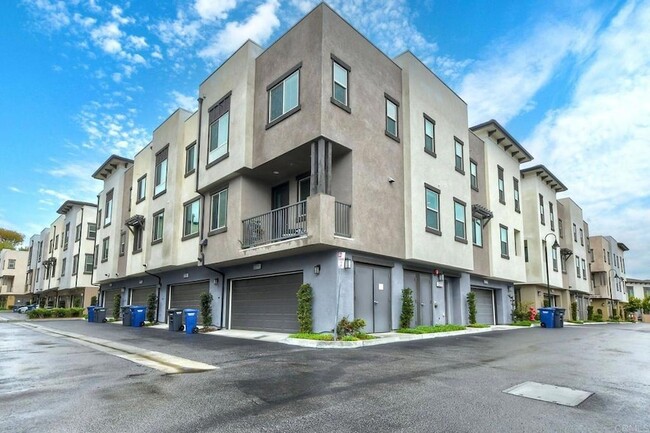 Photo - 2211 Solara Ln Townhome